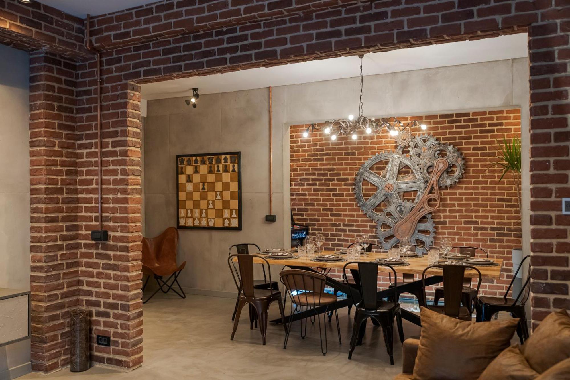 The Old Town Industrial Vault - A Fusion Of Past & Present Apartment *
