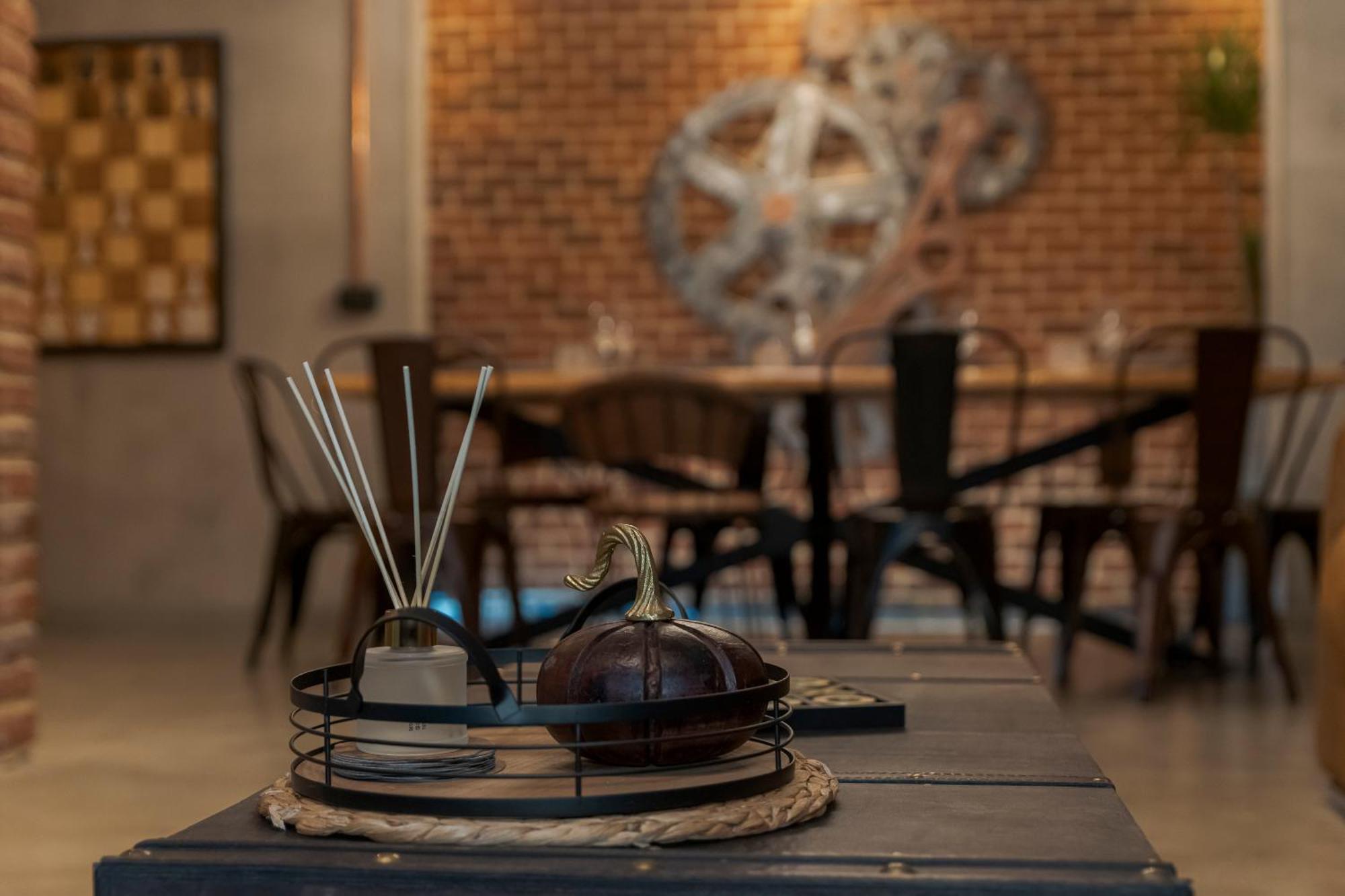 Apartment The Old Town Industrial Vault - A Fusion Of Past & Present Bukarest